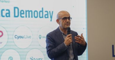 Lonca Girişimcilik Merkezi 7’nci döneminde 13 startup mezun etti