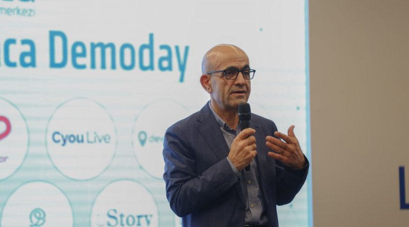 Lonca Girişimcilik Merkezi 7’nci döneminde 13 startup mezun etti