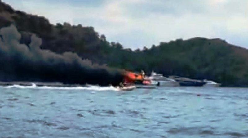 Lüks yat cayır cayır yandı