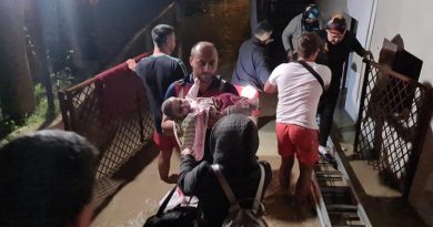 Mahsur kalan vatandaşların yardımına itfaiye yetişti, yavru kediler boğulmaktan son anda kurtarıldı