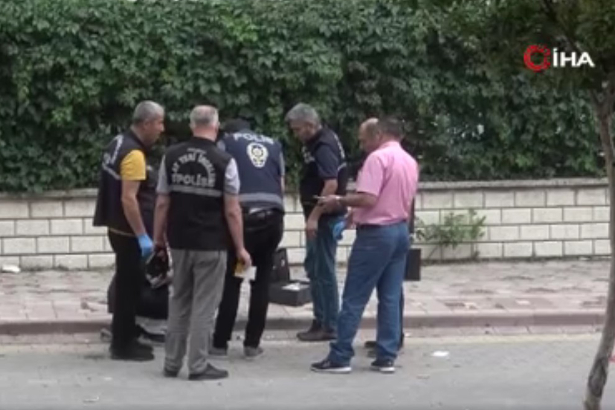 Malatya’da adliyeye sevk edilen cinayet zanlıları taş yağmuruna tutuldu