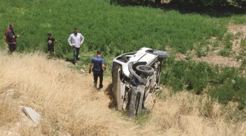 Malatya’da şarampole uçan araçta can pazarı: 2’si ağır 6 yaralı