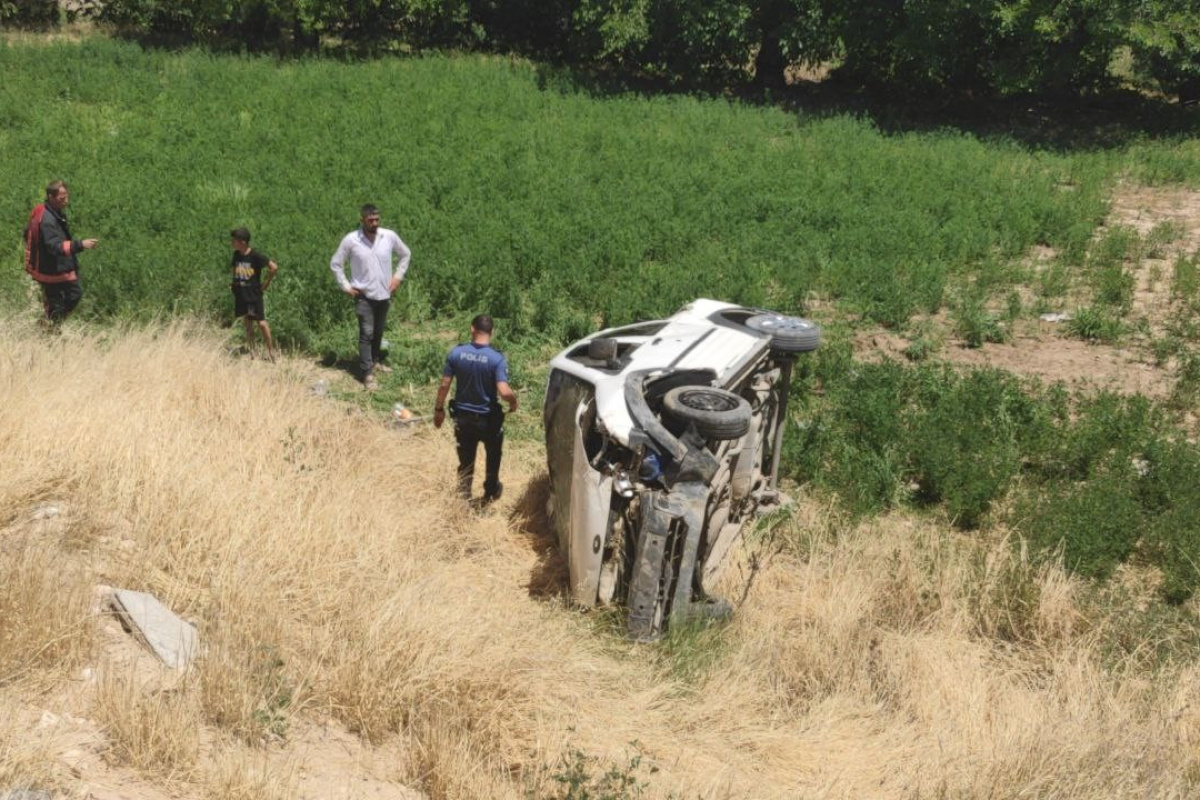 Malatya’da şarampole uçan araçta can pazarı: 2’si ağır 6 yaralı