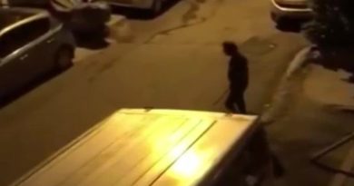 Maltepe’de sokak ortasında kayınbiraderinin arabasını levye ile parçaladı