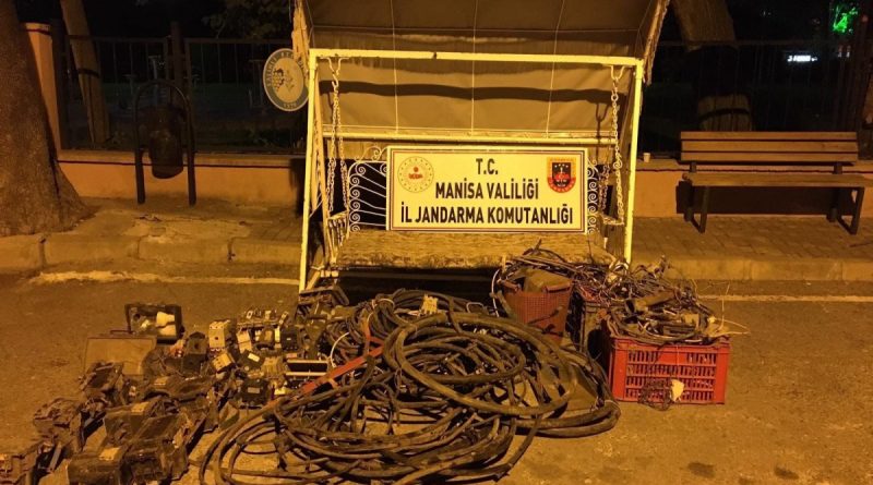 Manisa’da sıvı gübre ve kablo çalan 5 şüpheli yakalandı