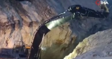 Manisa'daki göçükte bir kişinin cesedi çıkarıldı, bir kişi aranıyor