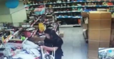 Marketten hırsızlık yaptı, kaçmak için camı yumrukladı