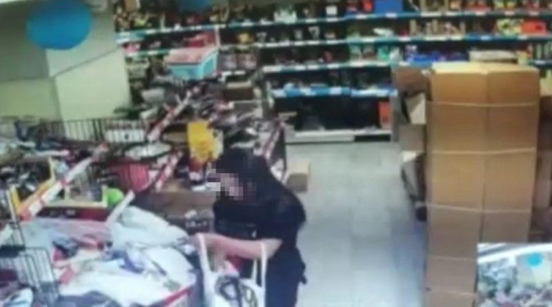 Marketten hırsızlık yaptı, kaçmak için camı yumrukladı