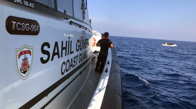 Marmaris ve Datça açıklarında 66 göçmen kurtarıldı