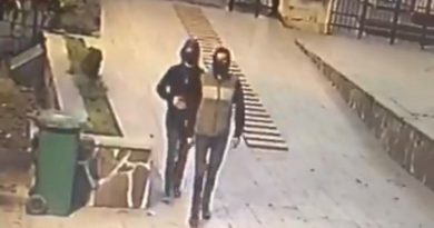 Maskeli hırsızı kıyafetleri yakalattı