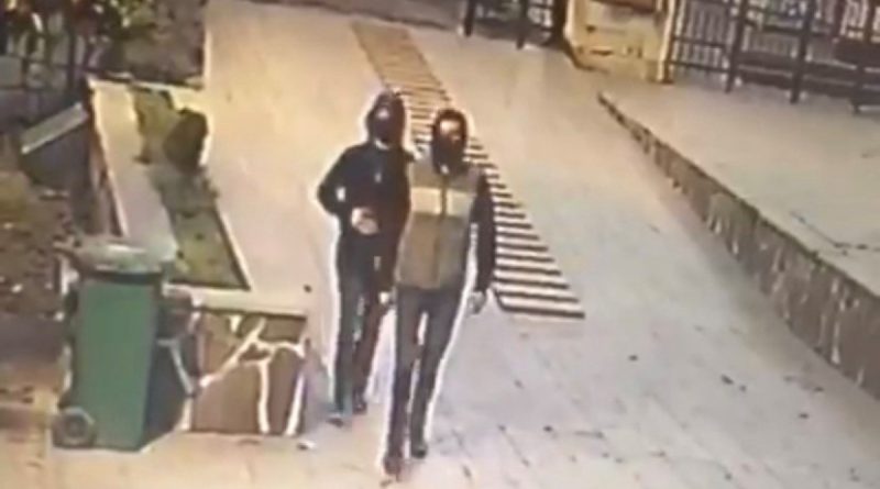 Maskeli hırsızı kıyafetleri yakalattı