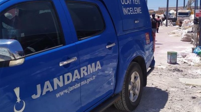 Merdivenden düşen inşaat işçi öldü