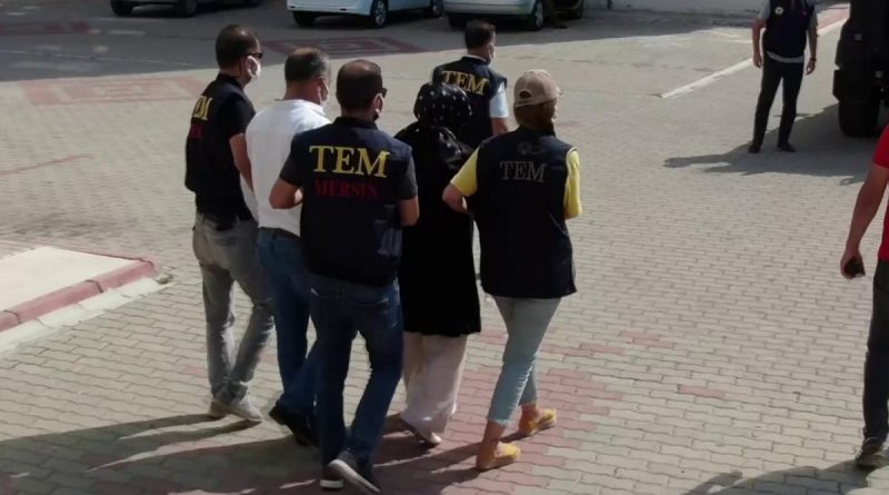 Mersin'de FETÖ hükümlüsü ihraç polis memuru ile öğretmen yakalandı