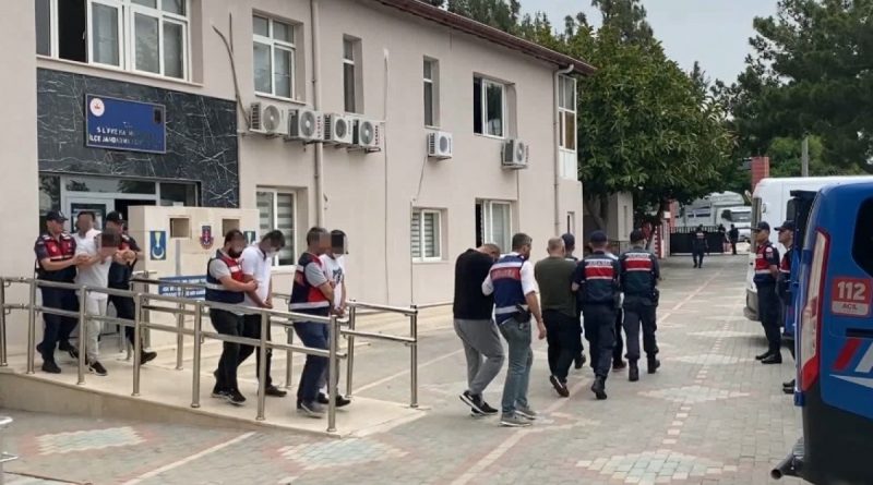 Mersin'de yasa dışı bahis operasyonu: 13 gözaltı