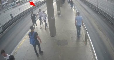 Metrobüsle hırsızlığa gittiler: Şüphelilerden biri kaçarken cüzdanını düşürdü