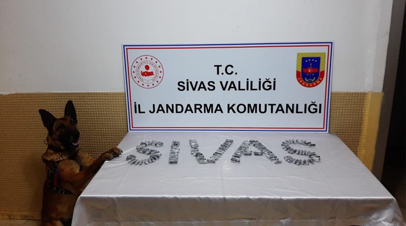 Midesinden 15 paket uyuşturucu çıktı