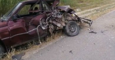 Midibüs otomobile arkadan çarptı, otomobil hurdaya döndü: 2 yaralı