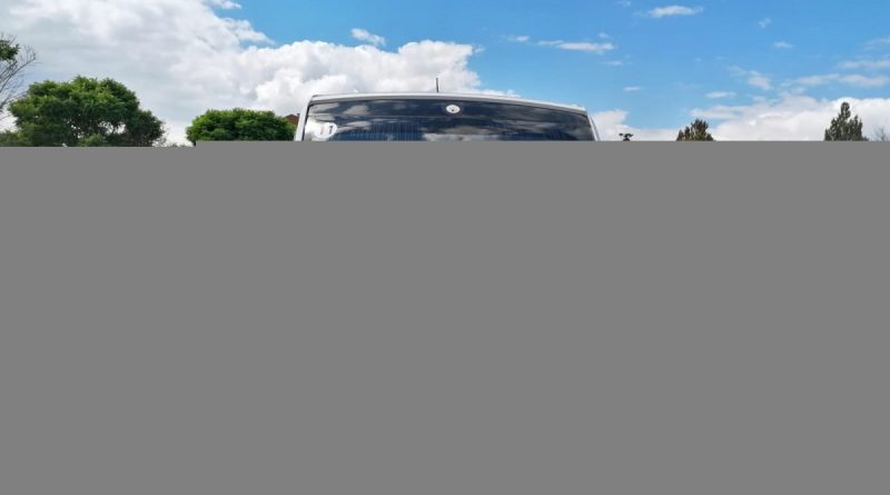 Minibüs ile kamyonet çarpıştı: 8 yaralı