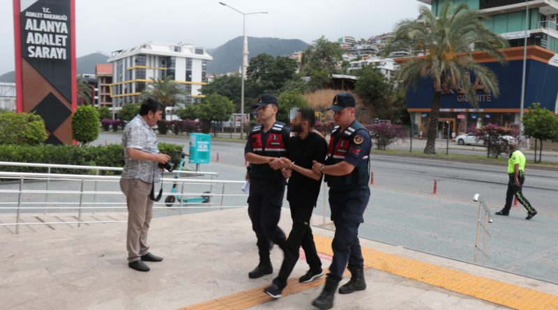 Misafir olarak girdiği evden 50 bin euro çaldı