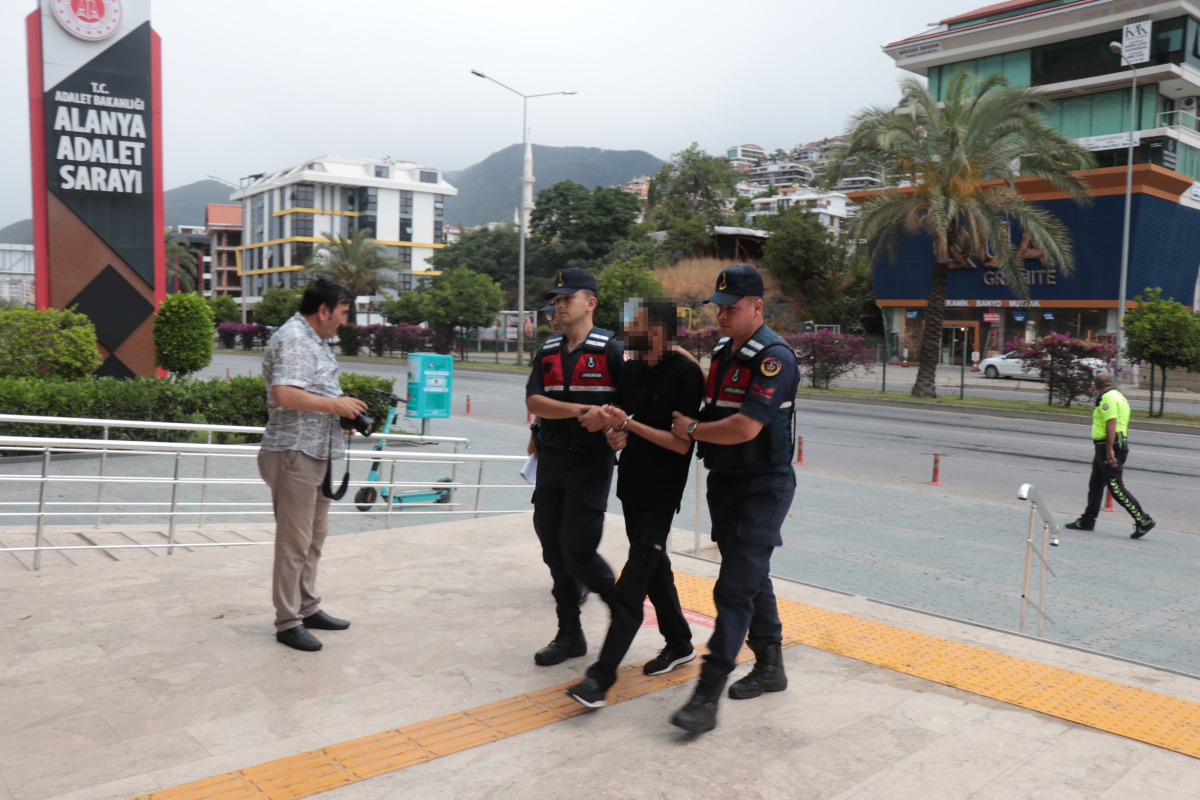 Misafir olarak girdiği evden 50 bin euro çaldı