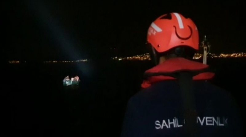 Mobil radarın tespit ettiği 27 düzensiz göçmen kurtarıldı