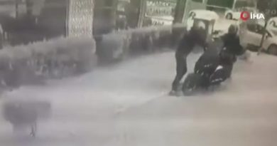 Motosiklet hırsızları sürükleyerek çaldı; o anlar kameraya yansıdı