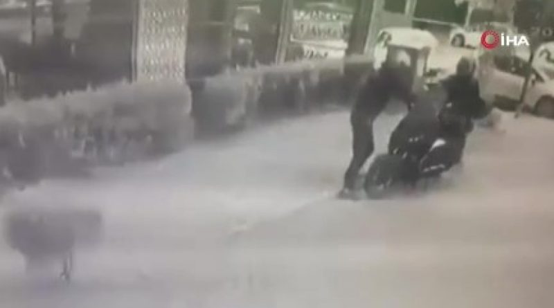 Motosiklet hırsızları sürükleyerek çaldı; o anlar kameraya yansıdı