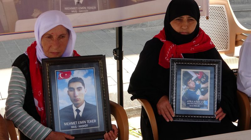 Muş’ta evlat nöbeti tutan anneler 60 haftadır çocuklarının yolunu gözlüyor