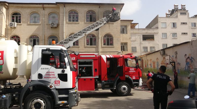 Okulda çıkan yangın paniğe neden oldu