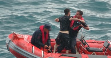 Ölümden dönen genç sahil güvenlik ekiplerine sarılarak teşekkür etti