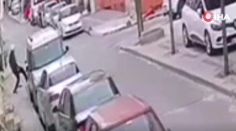 Önce tekmeyle alarmı kontrol etti, sonra aracı çaldı