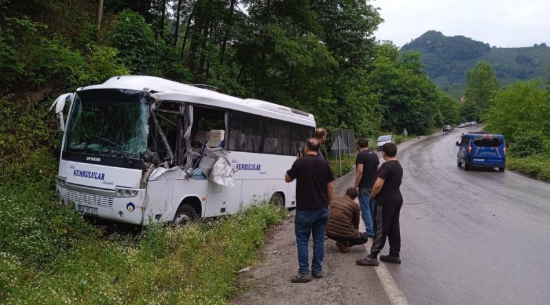Ordu’da midibüs ile kamyon çarpıştı: 3 yaralı