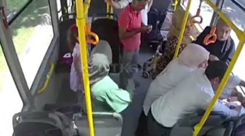 Otobüs şoförü baygınlık geçiren kız çocuğunu hastaneye yetiştirdi