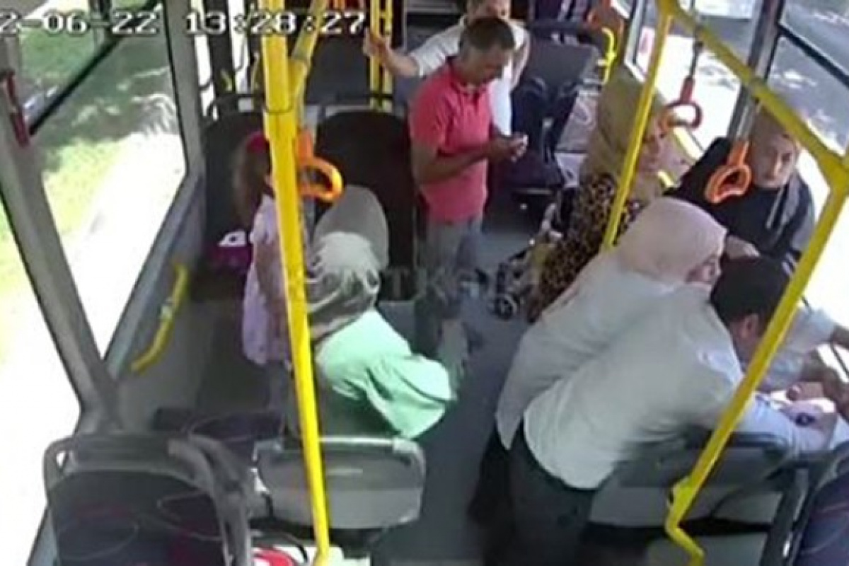 Otobüs şoförü baygınlık geçiren kız çocuğunu hastaneye yetiştirdi