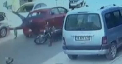 Otomobil ile çarpışan motosiklet sürücüsü yaralandı