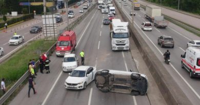 Otomobil takla atıp yan durdu, kilometrelerce kuyruk oluştu