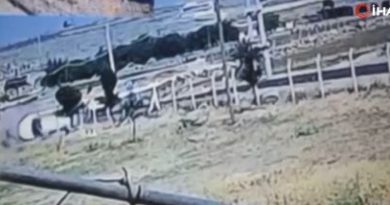 Otomobilin takla atma anı güvenlik kamerasında!