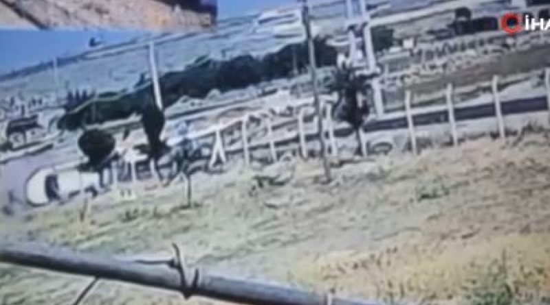 Otomobilin takla atma anı güvenlik kamerasında!