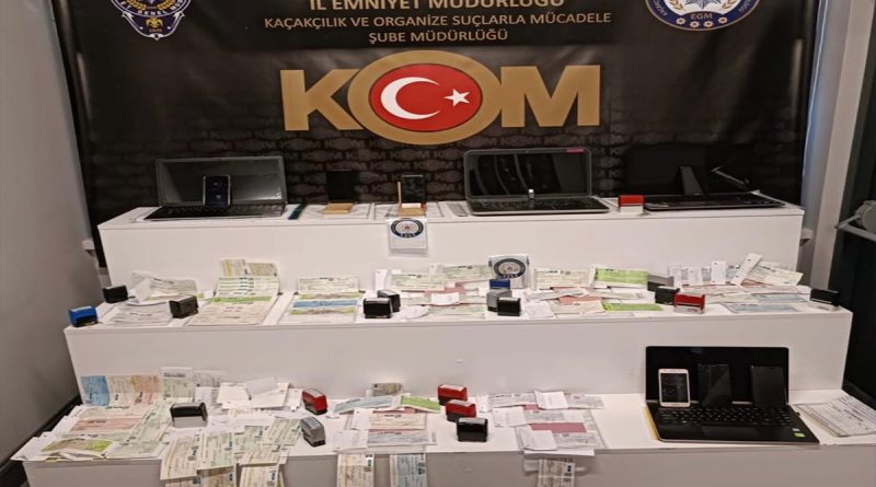 Paravan şirket kurarak 100 milyon dolandırdılar