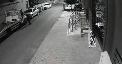 Park halindeki aracın lastiğini kesen şüpheli kamerada