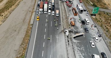 Pendik'te çimento yüklü kamyonla tır çarpıştı: 3 ağır yaralı