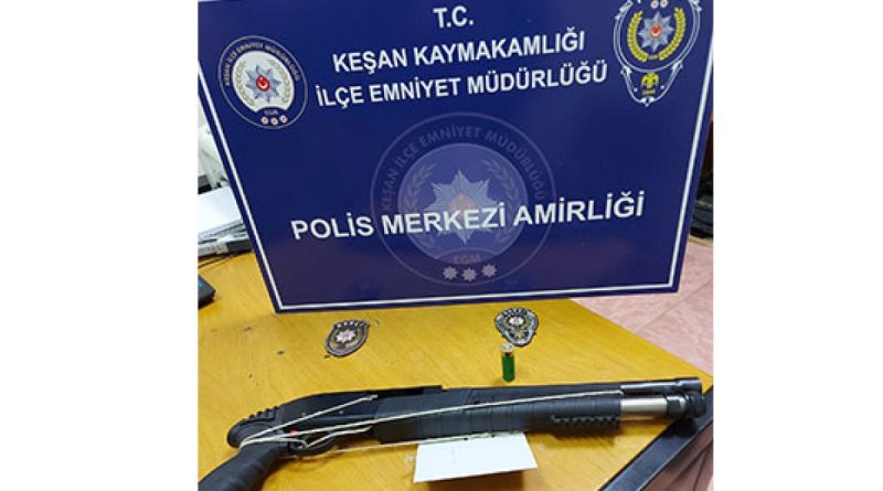 Pompalı tüfekle gezen çocuklar polise yakalandı