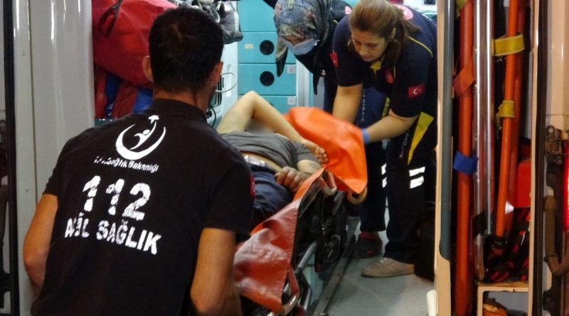 Pusu kurdukları kişi balkona çıkınca kurşun yağdırdılar