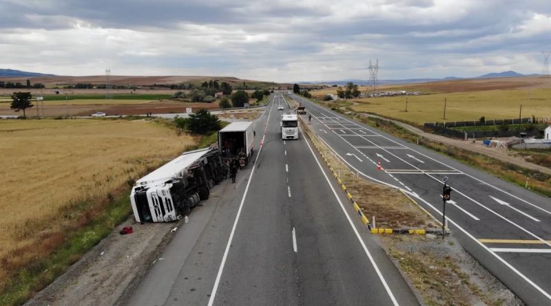 Rusya'ya 48 bin dolarlık kiraz taşıyan tır kaza yaptı