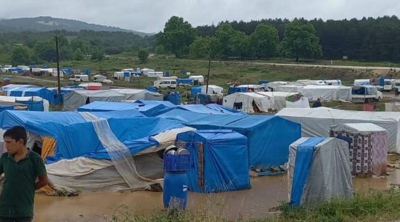 Sağanak yağışta 500 işçinin bulunduğu çadır kent sular altında kaldı