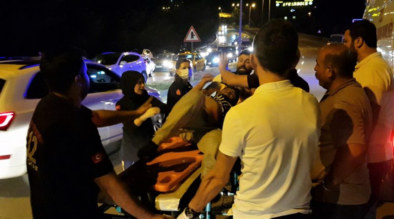 Sağlık ekiplerine zor anlar yaşatan yaralı ambulansa binmeyi reddetti