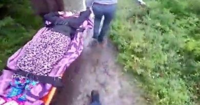 Sahil Güvenlik Komutanlığı selde mahsur kalan vatandaşın tahliye edildiği anı paylaştı