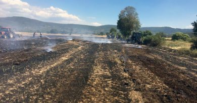 Saman basma makinesi tarlayı yaktı