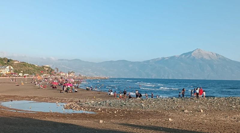 Samandağ'da denize giren 6 kişi boğulma tehlikesi geçirdi