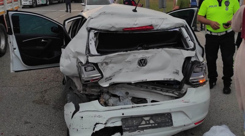 Samsun'da kamyon kırmızı ışıkta bekleyen araçlara çarptı: 1 ölü, 2 yaralı